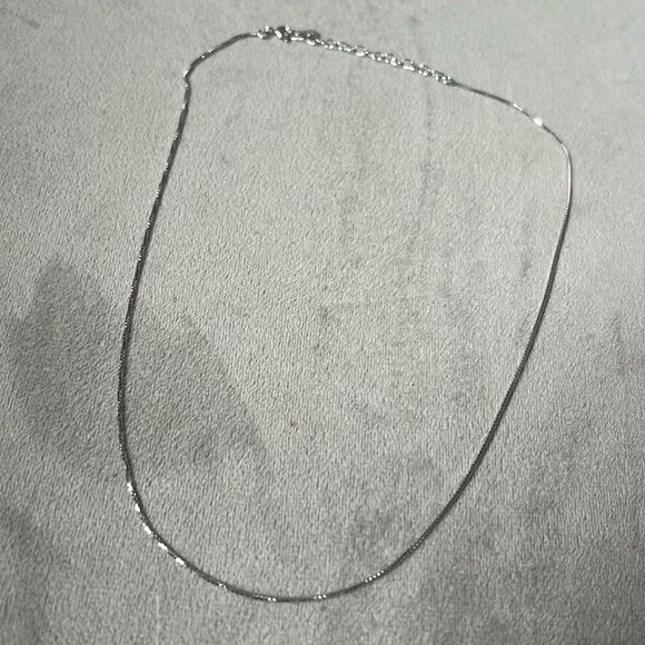 Thin Silver Necklace - Very Thin Chain - BRAND NEW - Short Necklace - Picture 1 of 5
